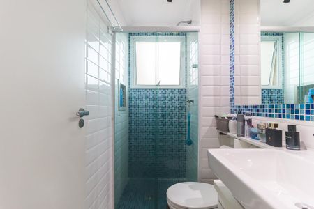 Banheiro de apartamento para alugar com 2 quartos, 45m² em Vila Mogilar, Mogi das Cruzes