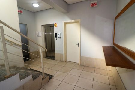 Área comum - Hall de entrada de apartamento para alugar com 2 quartos, 58m² em Menino Deus, Porto Alegre