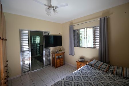 Casa para alugar com 160m², 4 quartos e 2 vagas Casa para alugar com 160m², 4 quartos e 2 vagasQuarto 1