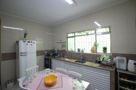 Casa para alugar com 160m², 4 quartos e 2 vagas Casa para alugar com 160m², 4 quartos e 2 vagasCozinha - Armários