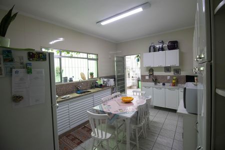 Casa para alugar com 160m², 4 quartos e 2 vagas Casa para alugar com 160m², 4 quartos e 2 vagasCozinha - Armários