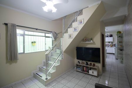 Casa para alugar com 160m², 4 quartos e 2 vagas Casa para alugar com 160m², 4 quartos e 2 vagasSala