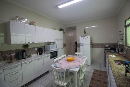 Casa para alugar com 160m², 4 quartos e 2 vagas Casa para alugar com 160m², 4 quartos e 2 vagasCozinha - Armários