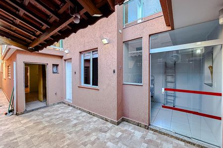 Casa à venda com 253m², 3 quartos e sem vagaÁrea externa