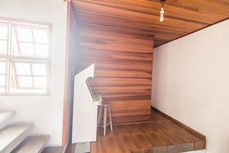Casa à venda com 125m², 1 quarto e 2 vagas Casa à venda com 125m², 1 quarto e 2 vagasCorredor