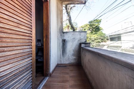 Casa à venda com 125m², 1 quarto e 2 vagas Casa à venda com 125m², 1 quarto e 2 vagasVaranda