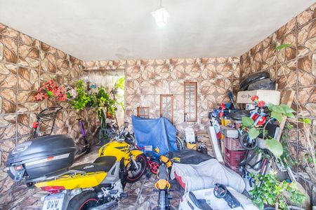 Casa à venda com 125m², 1 quarto e 2 vagas Casa à venda com 125m², 1 quarto e 2 vagasGaragem
