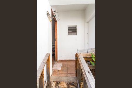 Casa à venda com 125m², 1 quarto e 2 vagas Casa à venda com 125m², 1 quarto e 2 vagasEscada