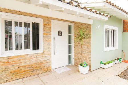Área externa de casa à venda com 2 quartos, 149m² em Niterói, Canoas