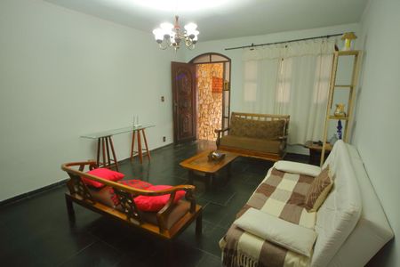 Casa para alugar com 182m², 2 quartos e 1 vagaSala 