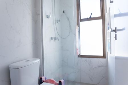 Banheiro semi suite 1 e 2 de apartamento à venda com 3 quartos, 88m² em Santa Efigênia, Belo Horizonte
