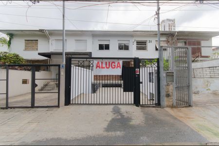 Casa para alugar com 120m², 3 quartos e 1 vaga Casa para alugar com 120m², 3 quartos e 1 vagaFachada