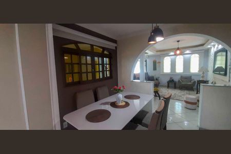 Casa para alugar com 250m², 5 quartos e 3 vagas