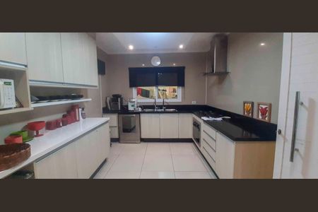 Casa para alugar com 250m², 5 quartos e 3 vagas