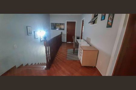 Casa para alugar com 250m², 5 quartos e 3 vagas Casa para alugar com 250m², 5 quartos e 3 vagasCasa 1 - Hall dos Quartos