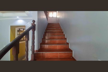 Casa para alugar com 250m², 5 quartos e 3 vagas Casa para alugar com 250m², 5 quartos e 3 vagasCasa 1 - Acesso aos Quartos