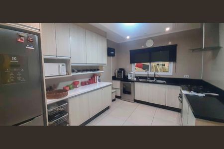 Casa 1 - Cozinha de casa para alugar com 5 quartos, 250m² em Jardim Primeiro de Maio (chacara Fazendinha), Osasco