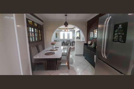 Casa para alugar com 250m², 5 quartos e 3 vagas Casa para alugar com 250m², 5 quartos e 3 vagasCasa 1 - Sala de Jantar