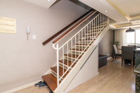 Apartamento à venda com 120m², 2 quartos e 2 vagas Apartamento à venda com 120m², 2 quartos e 2 vagasEscada
