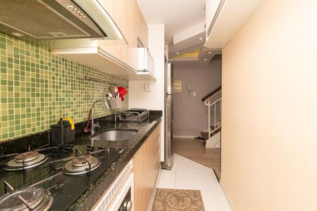 Apartamento à venda com 120m², 2 quartos e 2 vagas Apartamento à venda com 120m², 2 quartos e 2 vagasCozinha e Área de Serviço