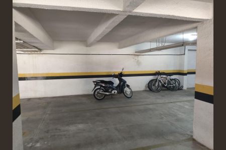 Apartamento à venda com 120m², 2 quartos e 2 vagas Apartamento à venda com 120m², 2 quartos e 2 vagasGaragem