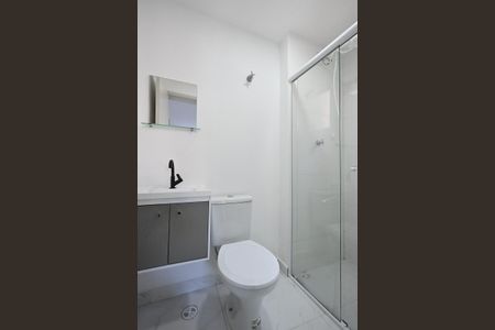 Banheiro de kitnet/studio para alugar com 1 quarto, 20m² em Ferreira, São Paulo