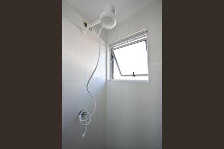 Banheiro de kitnet/studio para alugar com 1 quarto, 20m² em Ferreira, São Paulo