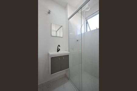 Banheiro de kitnet/studio para alugar com 1 quarto, 20m² em Ferreira, São Paulo