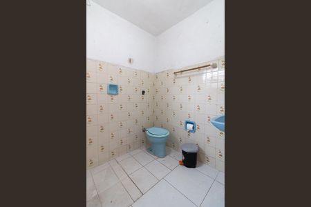 Banheiro de serviço de casa para alugar com 3 quartos, 84m² em Jardim São Jorge, São Paulo