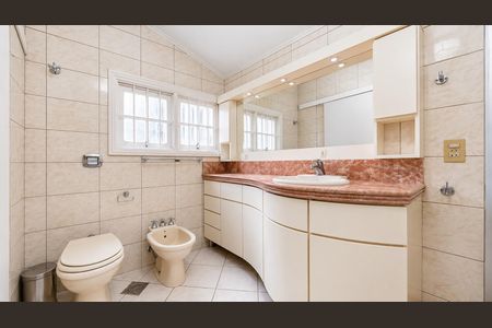Banheiro da Suíte de casa para alugar com 4 quartos, 486m² em Partenon, Porto Alegre