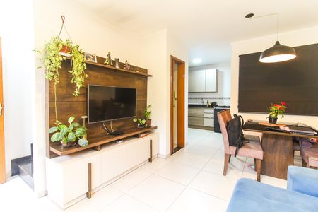 Sala de casa de condomínio à venda com 2 quartos, 68m² em Cidade Nitro Operária, São Paulo