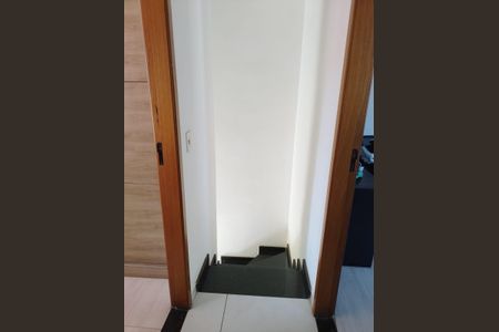 Escada de casa de condomínio à venda com 2 quartos, 68m² em Cidade Nitro Operária, São Paulo