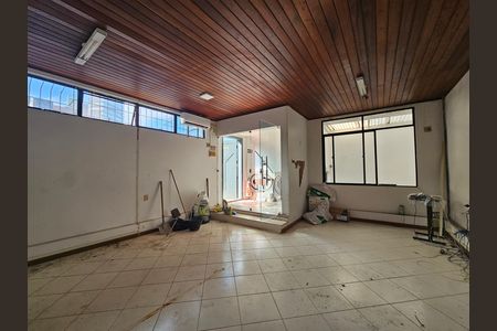 Casa para alugar com 300m², 8 quartos e 2 vagas Casa para alugar com 300m², 8 quartos e 2 vagassala
