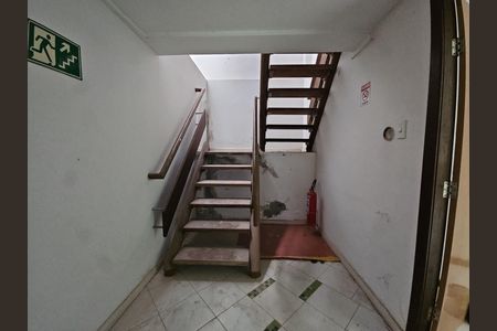 escada de casa para alugar com 8 quartos, 300m² em Federação, Salvador