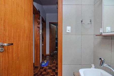 Banheiro de apartamento à venda com 2 quartos, 55m² em Passo D’areia, Porto Alegre