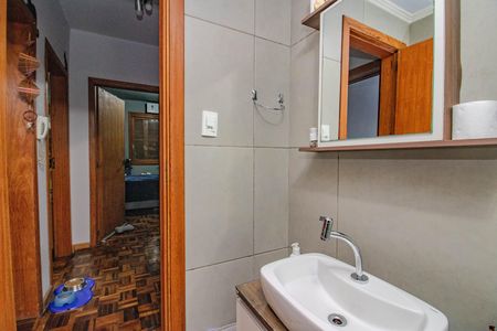 Banheiro de apartamento à venda com 2 quartos, 55m² em Passo D’areia, Porto Alegre
