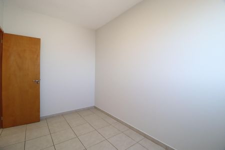 Quarto 1 de apartamento para alugar com 2 quartos, 56m² em Marta Helena, Uberlândia