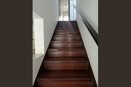 Casa para alugar com 180m², 4 quartos e 2 vagas Casa para alugar com 180m², 4 quartos e 2 vagasCorredor
