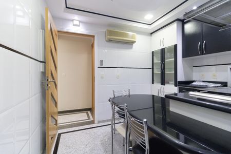 Apartamento à venda com 126m², 3 quartos e 3 vagasCozinha 