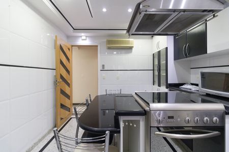 Apartamento à venda com 126m², 3 quartos e 3 vagasCozinha 