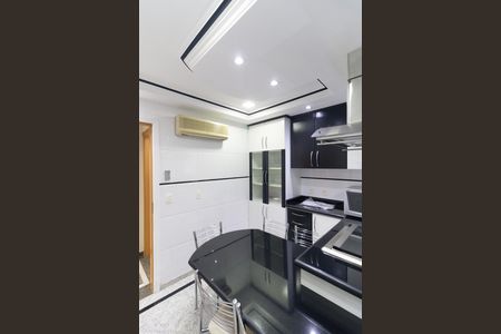 Apartamento à venda com 126m², 3 quartos e 3 vagasCozinha 