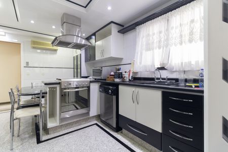 Apartamento à venda com 126m², 3 quartos e 3 vagasCozinha 