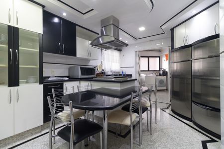Apartamento à venda com 126m², 3 quartos e 3 vagasCozinha 