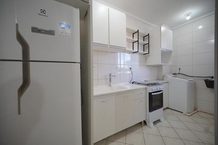 Cozinha de apartamento para alugar com 2 quartos, 54m² em Bom Viver, São José