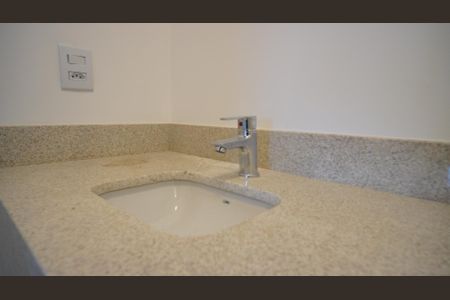 Banheiro  de kitnet/studio para alugar com 1 quarto, 36m² em Jardim do Salso, Porto Alegre