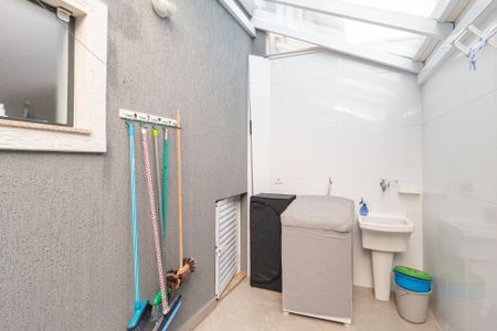 Casa de condomínio à venda com 64m², 2 quartos e 3 vagas Casa de condomínio à venda com 64m², 2 quartos e 3 vagasÁrea de serviço