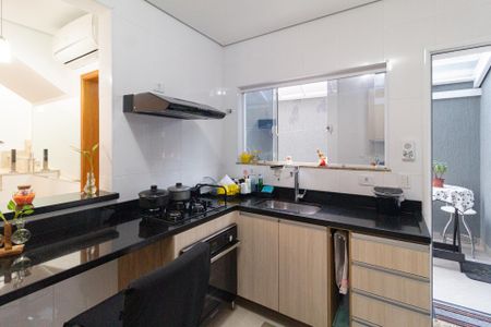 Casa de condomínio à venda com 64m², 2 quartos e 3 vagas Casa de condomínio à venda com 64m², 2 quartos e 3 vagasCozinha