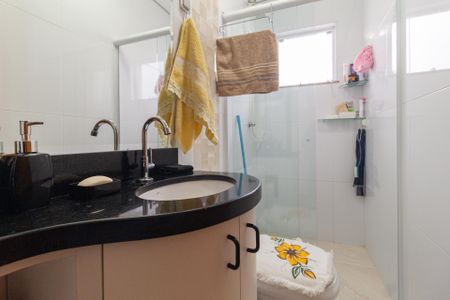 Casa de condomínio à venda com 64m², 2 quartos e 3 vagas Casa de condomínio à venda com 64m², 2 quartos e 3 vagasBanheiro