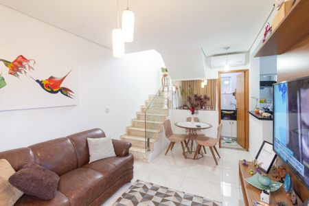 Sala de casa de condomínio à venda com 2 quartos, 64m² em Pestana, Osasco