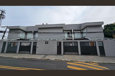 Casa de condomínio à venda com 64m², 2 quartos e 3 vagas Casa de condomínio à venda com 64m², 2 quartos e 3 vagasFachada